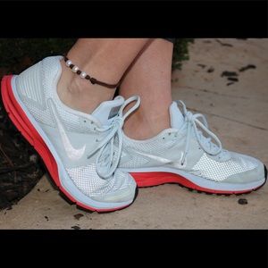 Nike Pegasus 29 H2O repel coral color and grey.